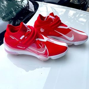 “NIKE FORCE ZOOM TROUT 7”